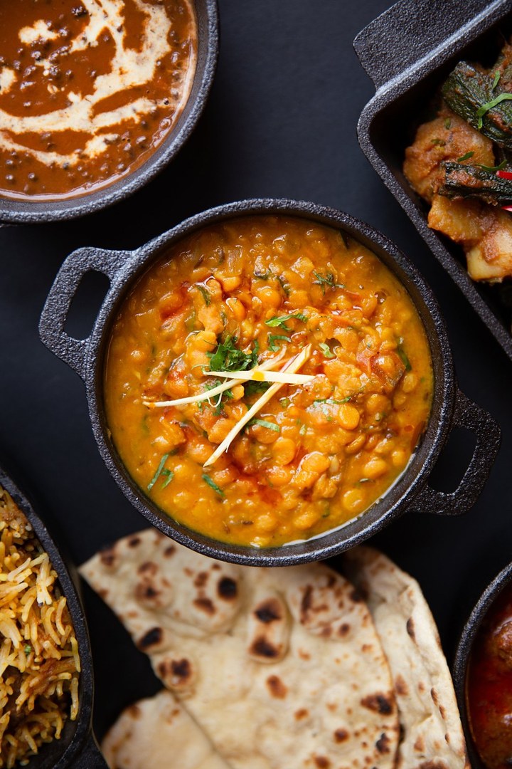 Chana dal in a cast-iron pot with naan