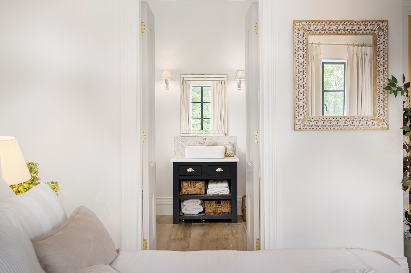 The en suite seen from the main bedroom